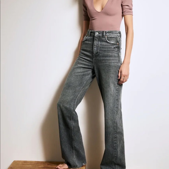 V-Neck Body Suit Pale pink. - Picture 1 of 9